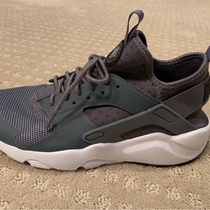 Nike Air Huarache Size 9 Men’s